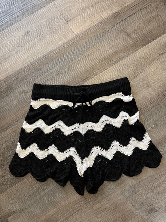 Beach Riot Pants - Beach Riot Black & White High-Rise Scallop Knit Shorts